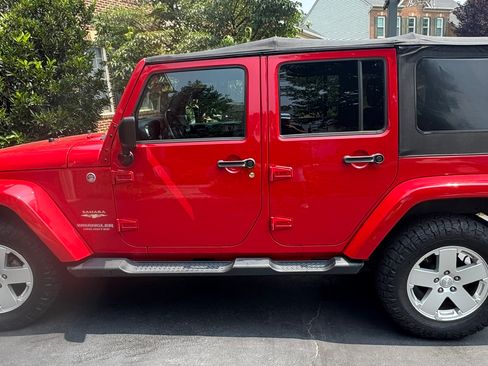 Used 2012 Jeep Wrangler Unlimited Sahara AWD/4WD image 2