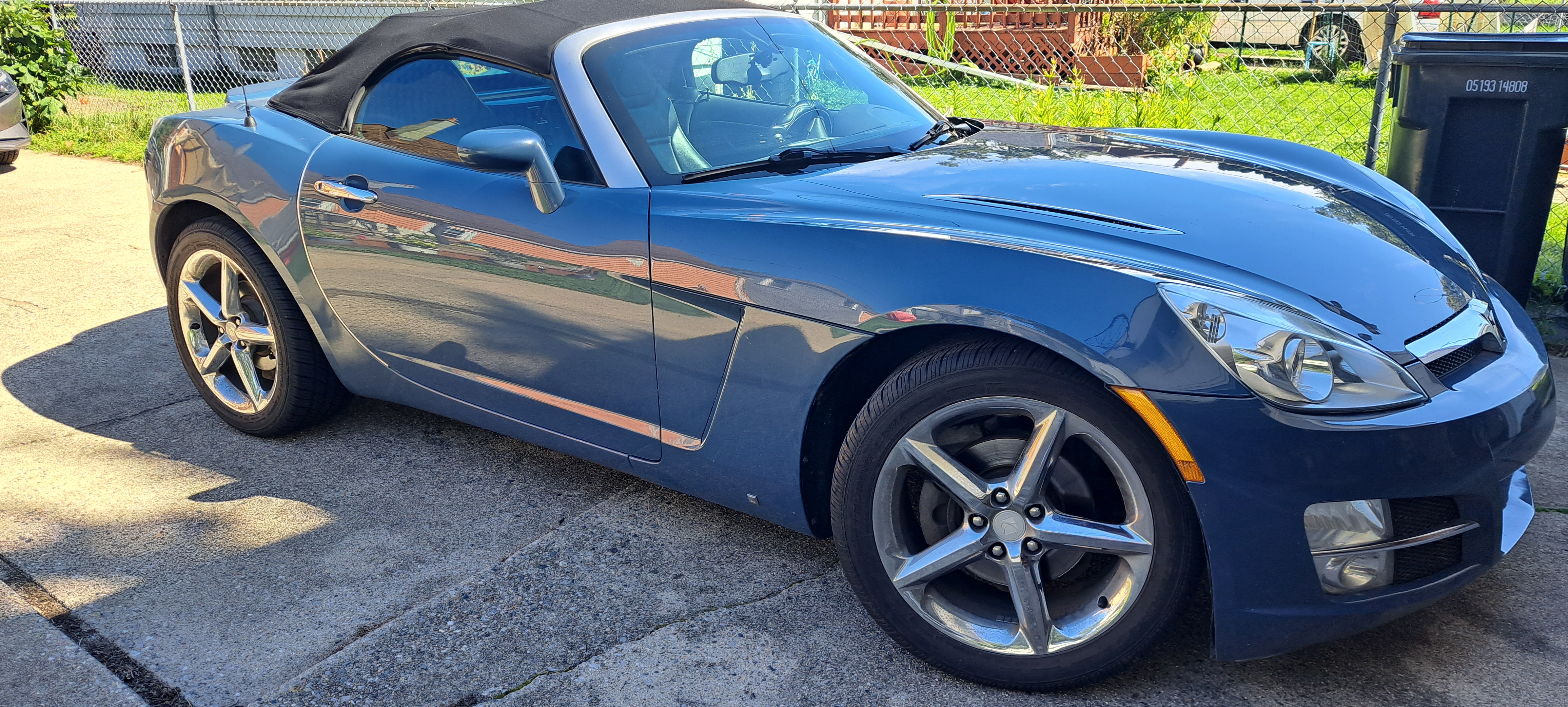Used 2007 Saturn Sky w/ Premium Trim Pkg RWD image 2
