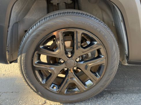 Used 2016 Jeep Renegade Latitude AWD/4WD image 9