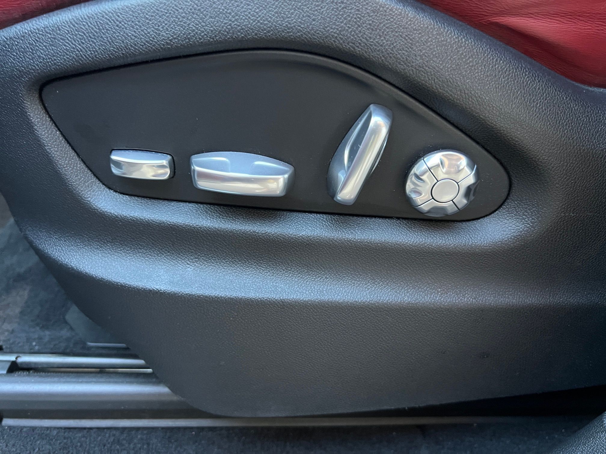 Used 2021 Porsche Cayenne AWD/4WD image 12
