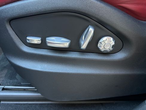 Used 2021 Porsche Cayenne AWD/4WD image 12