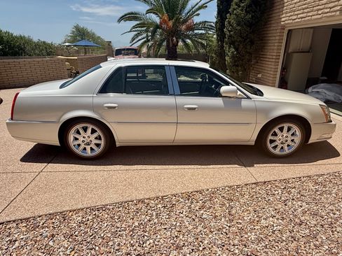 Used 2010 Cadillac DTS Premium w/ Driver Awareness Package FWD image 10