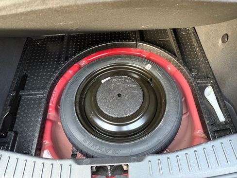 Used 2014 Ford Focus SE w/ SE Sport Package image 15