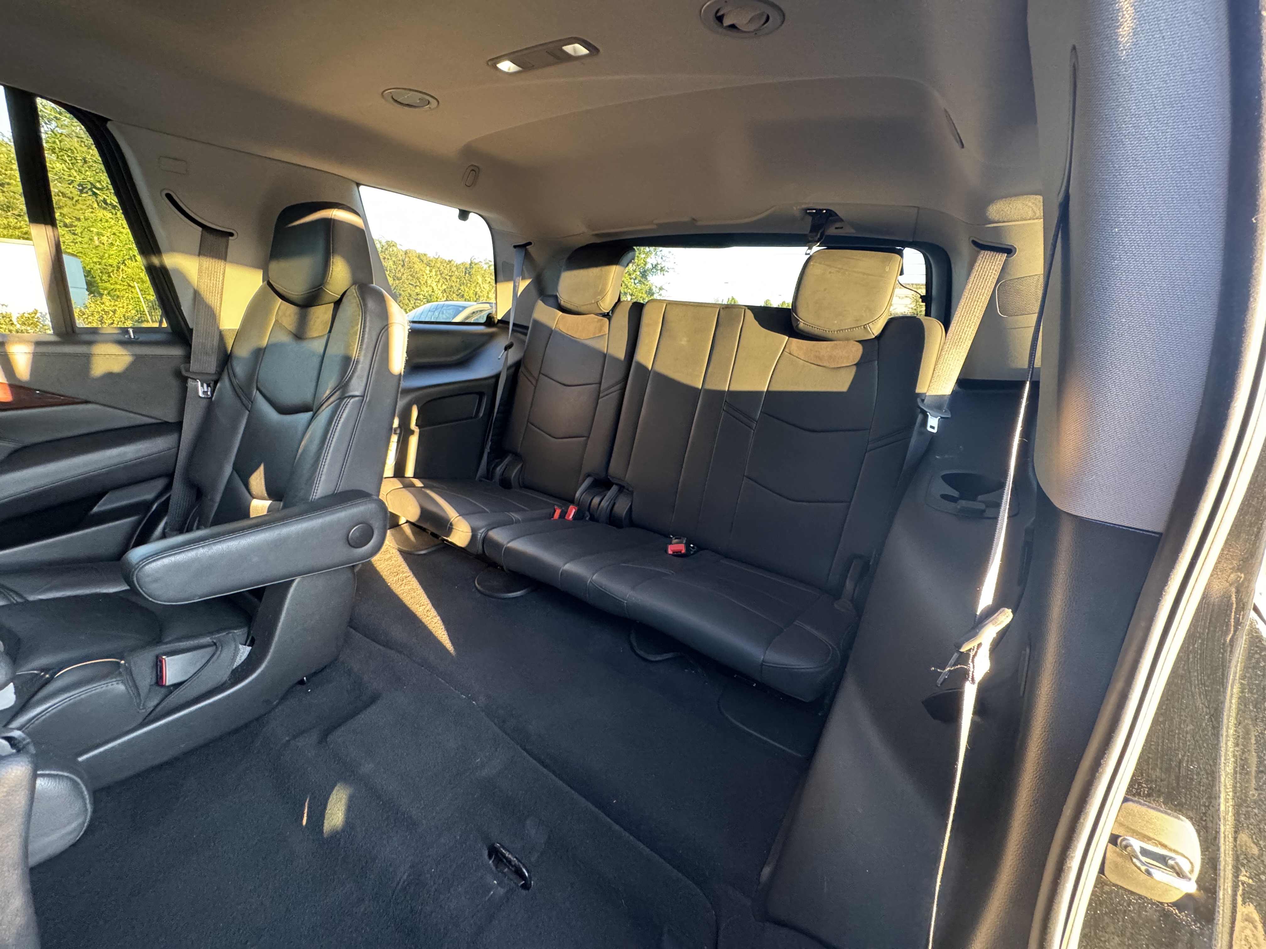 Used 2019 Cadillac Escalade Luxury RWD image 12