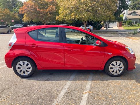 Used 2014 Toyota Prius C Three image 11