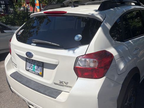 Used 2015 Subaru Crosstrek 2.0i Premium AWD/4WD image 2