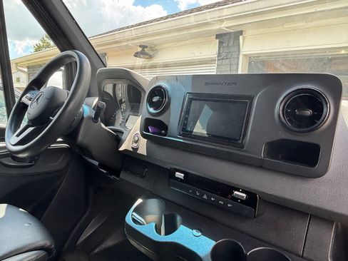 Used 2021 Mercedes-Benz Sprinter 2500 image 13