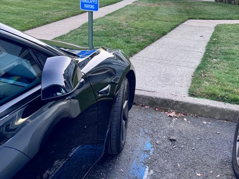 Used 2023 Tesla Model 3 Standard Range image 23