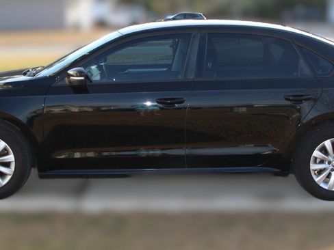 Used 2015 Volkswagen Passat 1.8T Wolfsburg Edition image 6