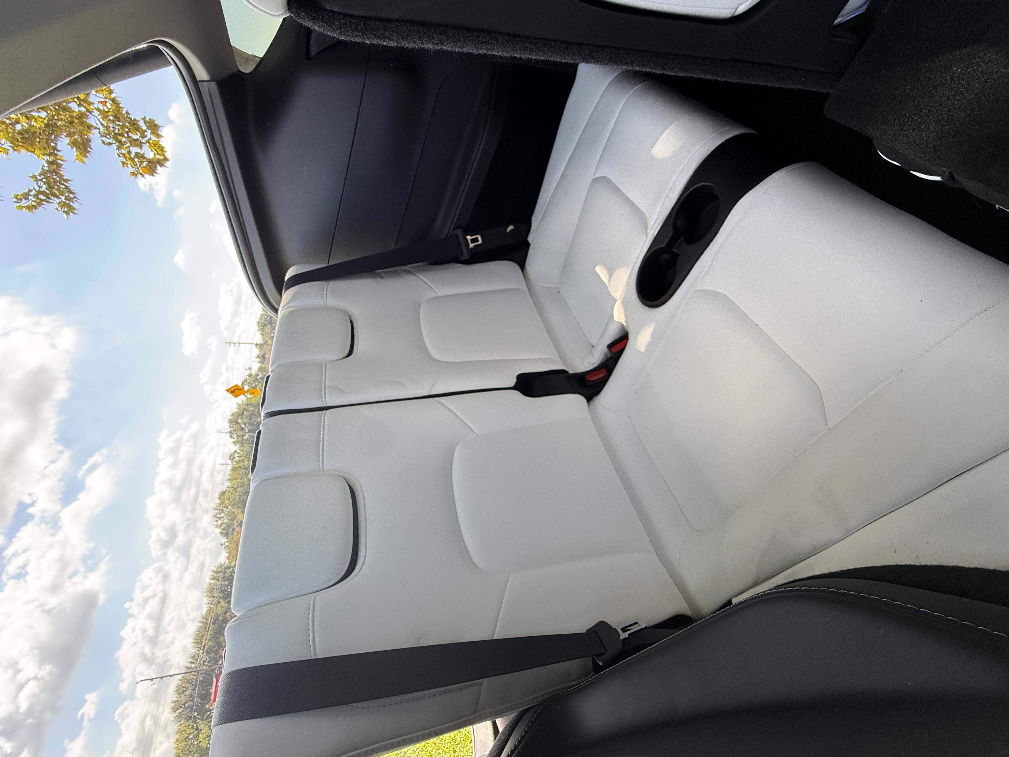 Used 2022 Tesla Model Y Long Range AWD/4WD image 9