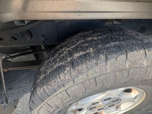 Used 2004 Chevrolet Silverado 1500 4x4 Regular Cab w/ Light Duty Power Package image 9