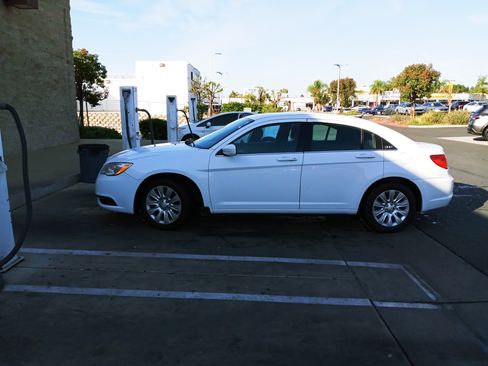 Used 2014 Chrysler 200 LX image 10