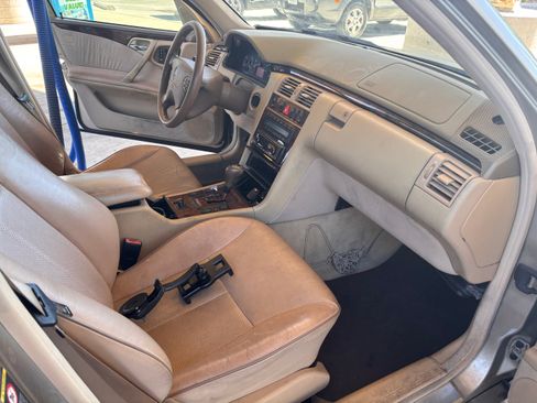 Used 2000 Mercedes-Benz E 320 Sedan image 2