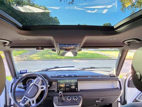 Used 2023 Land Rover Defender 130 SE image 11