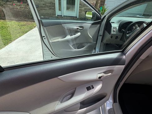 Used 2013 Toyota Corolla L FWD image 15