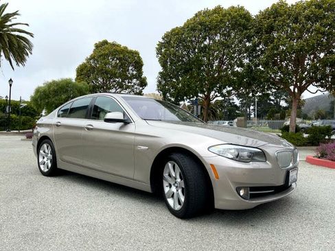 Used 2011 BMW 550i Sedan image 4