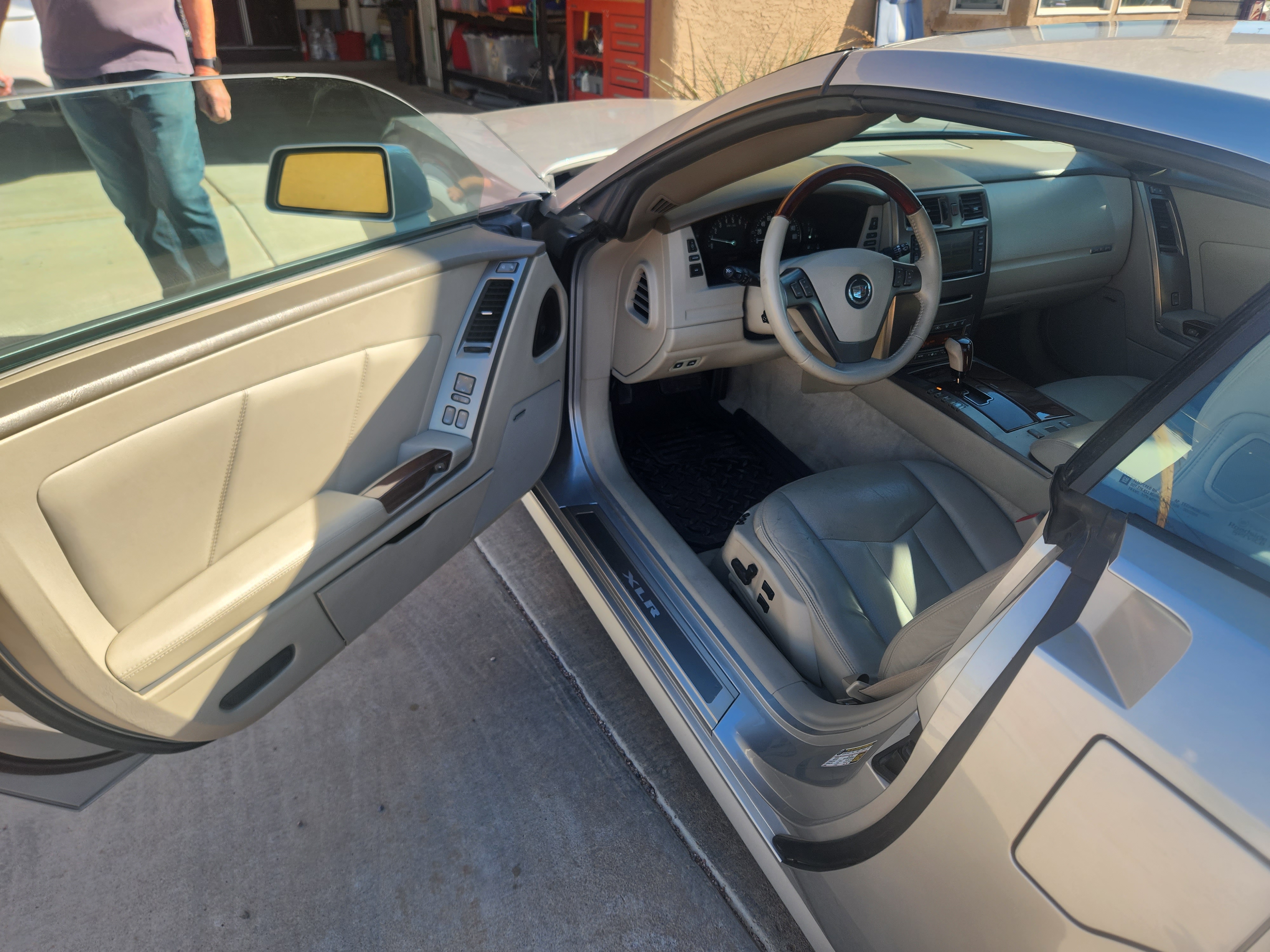 Used 2005 Cadillac XLR RWD image 12