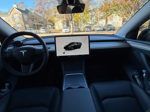 Used 2025 Tesla Model Y Long Range image 10