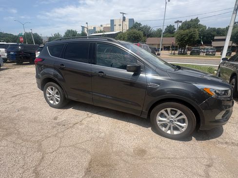 Used 2019 Ford Escape SEL FWD image 2