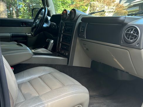 Used 2004 HUMMER H2 w/ Preferred Equipment Group AWD/4WD image 13