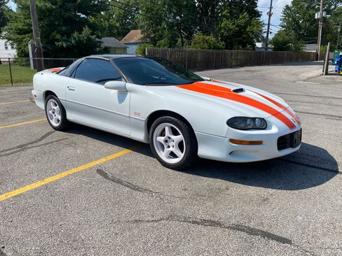 Used 2000 Chevrolet Camaro Z28 w/ SS Performance/Appearance Pkg image 2