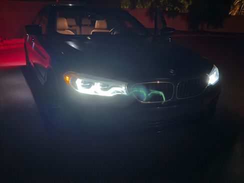 Used 2020 BMW 530e w/ M Sport Package image 12