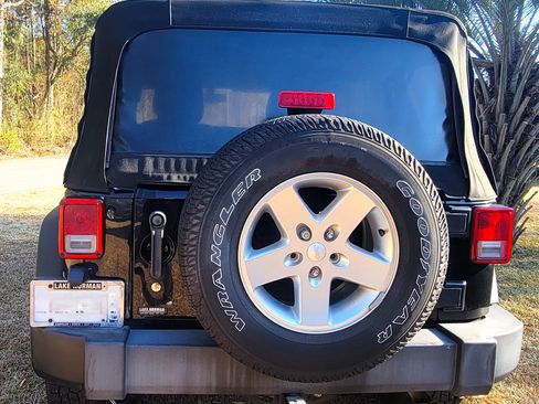 Used 2015 Jeep Wrangler Unlimited Sport w/ Quick Order Package 24S image 11