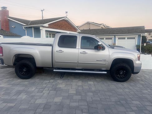 Used 2008 GMC Sierra 2500 SLT w/ Convenience Package RWD image 4
