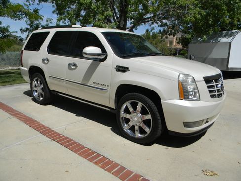 Used 2007 Cadillac Escalade AWD w/ Information Package image 14