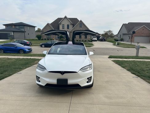 Used 2017 Tesla Model X 75D image 2