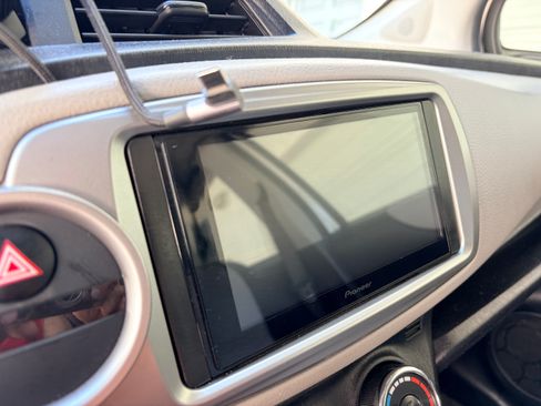 Used 2013 Toyota Yaris LE image 21