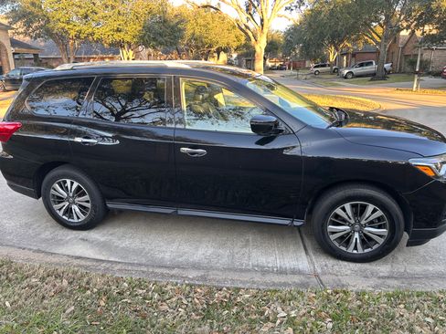 Used 2020 Nissan Pathfinder SL AWD/4WD image 4