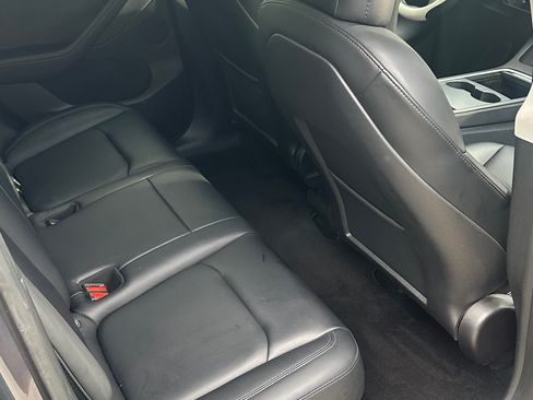 Used 2022 Tesla Model Y Long Range AWD/4WD image 10