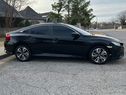 Used 2017 Honda Civic EX-T image 11