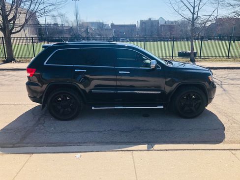 Used 2013 Jeep Grand Cherokee Overland w/ Advance Technology Group AWD/4WD image 2