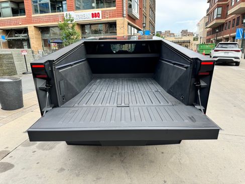 Used 2024 Tesla Cybertruck AWD Crew Cab image 12