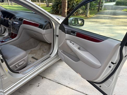 Used 2004 Lexus ES 330 image 9