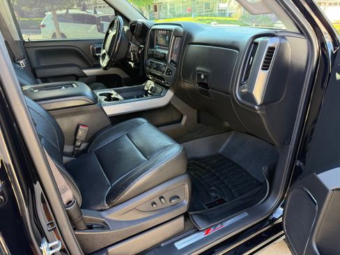Used 2017 Chevrolet Silverado 1500 LTZ Z71 w/ Midnight Edition image 6