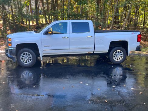 Used 2015 Chevrolet Silverado 2500 LTZ w/ Duramax Plus Package image 2