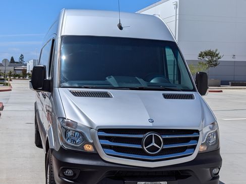 Used 2015 Mercedes-Benz Sprinter 2500 image 1