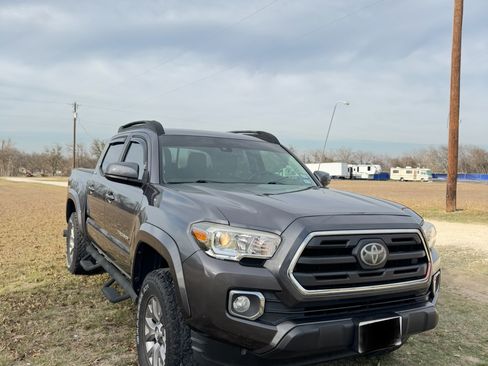 Used 2019 Toyota Tacoma SR5 image 5