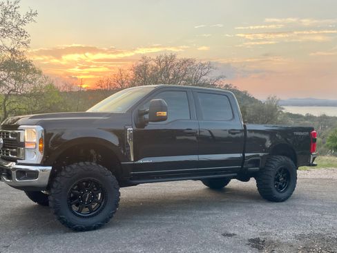 Used 2025 Ford F350 XLT w/ Tremor Off-Road Package image 1