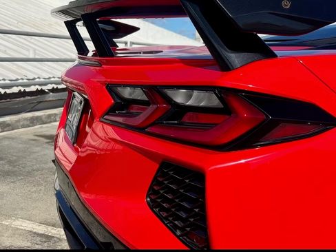 Used 2020 Chevrolet Corvette Stingray Preferred Cpe w/ 2LT Preferred Equipment Group RWD image 5