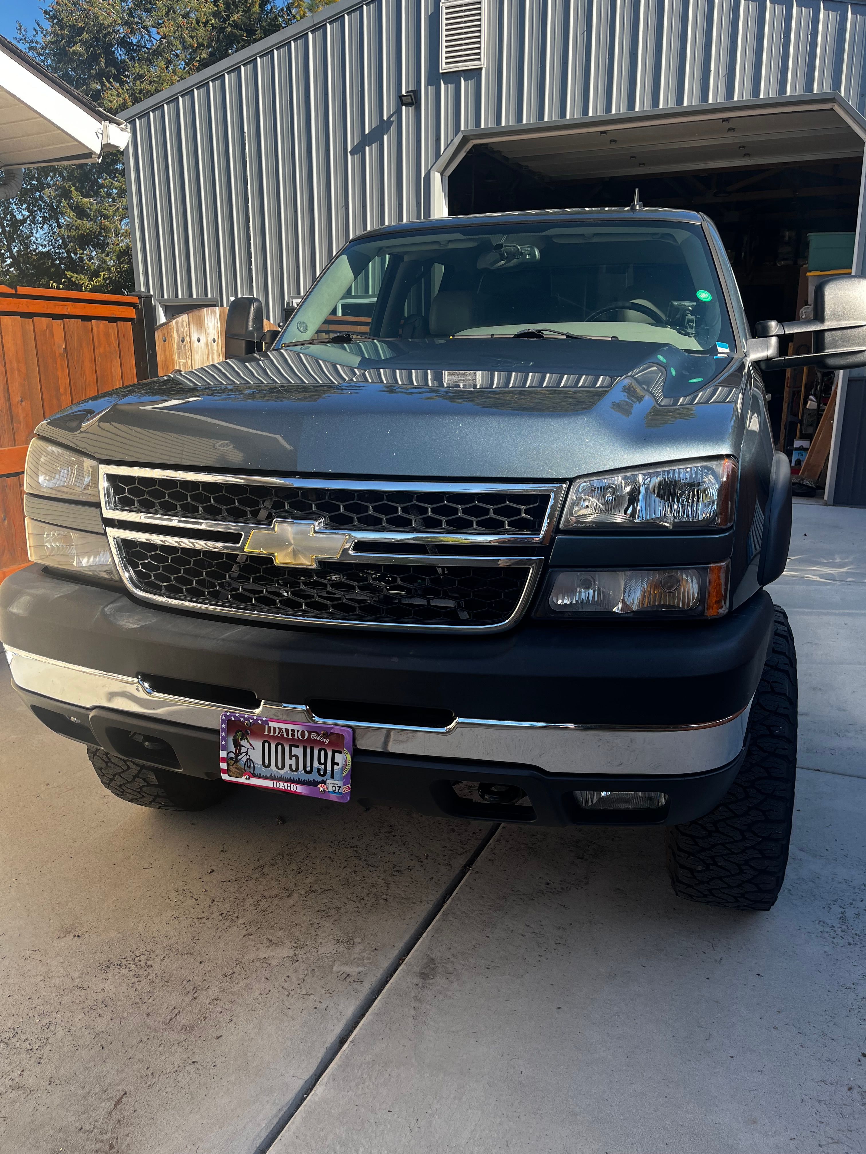 Used 2007 Chevrolet Silverado 2500 LT w/ Onstar Plus Package AWD/4WD image 10