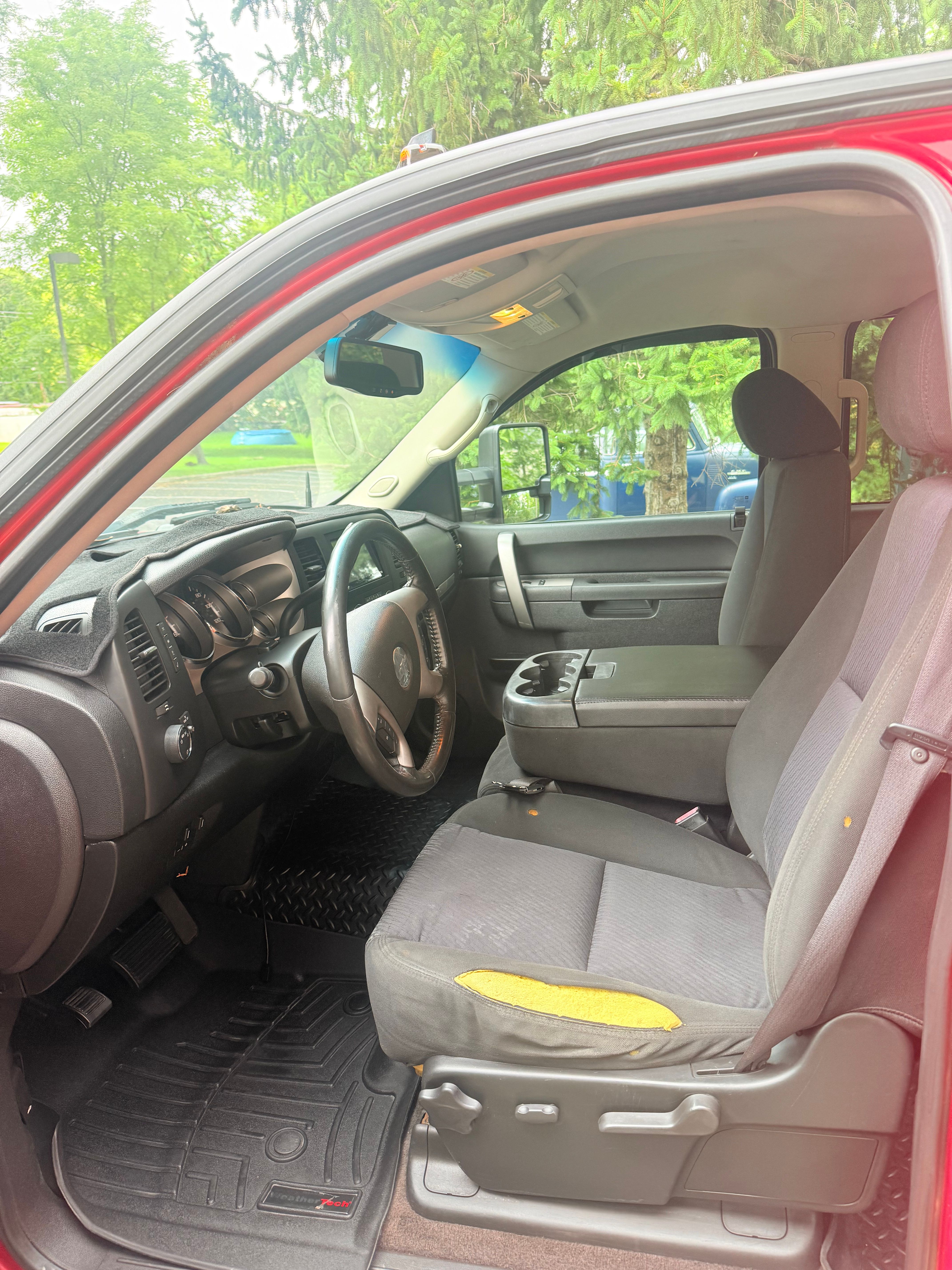 Used 2010 Chevrolet Silverado 2500 LT w/ Interior Plus Package AWD/4WD image 11