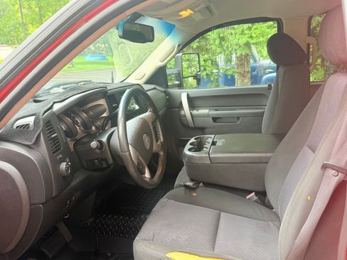 Used 2010 Chevrolet Silverado 2500 LT w/ Interior Plus Package AWD/4WD image 11