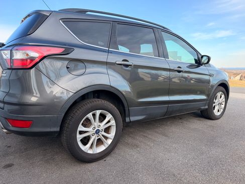 Used 2018 Ford Escape SE w/ Ford Safe & Smart Package image 1
