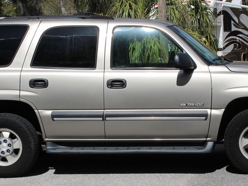 Used 2003 Chevrolet Tahoe LS image 2