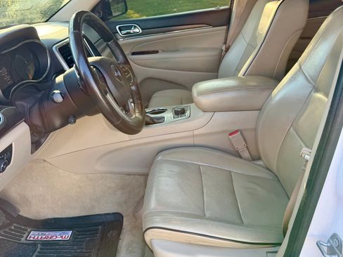 Used 2017 Jeep Grand Cherokee Overland AWD/4WD image 13