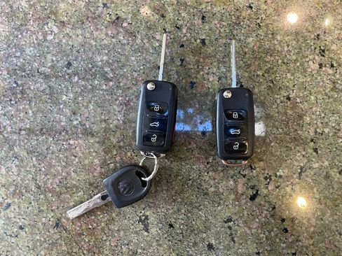 Used 2011 Volkswagen Jetta SE w/ Premium Pkg image 19